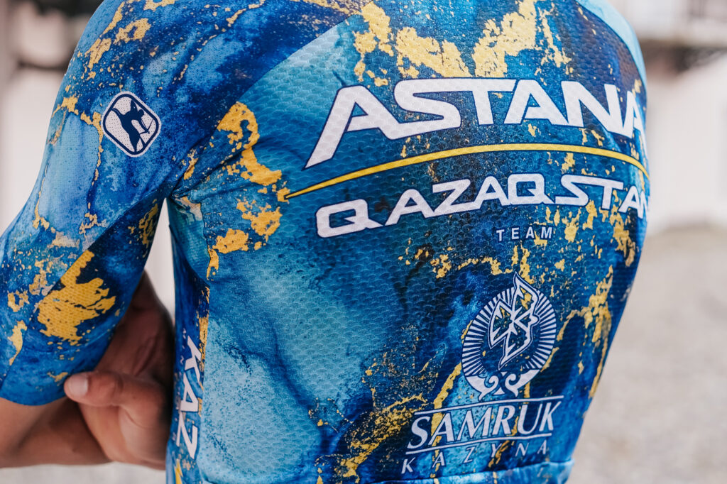 Bortset Eller enten Flåde Astana Qazaqstan Team: The new design of the jersey for the Tour de France  - Astana - Qazaqstan